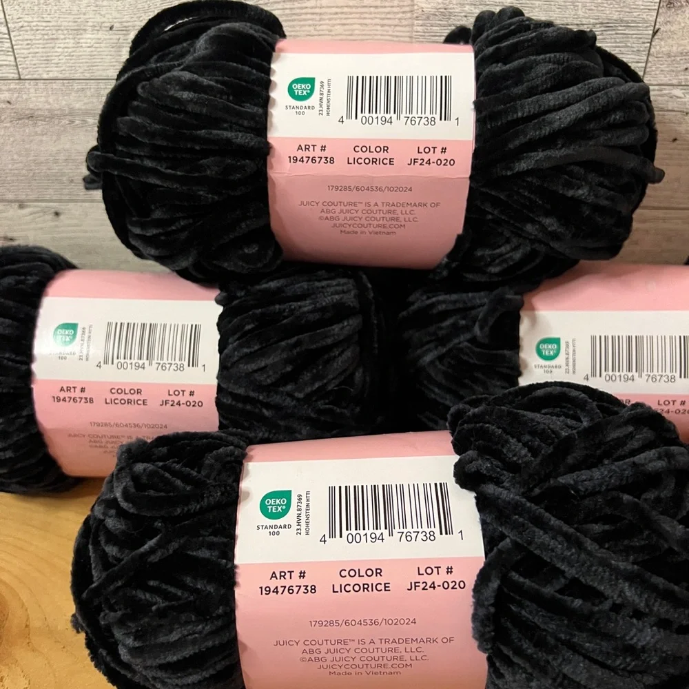 Juicy Couture Luxe Velour Yarn in Black - Picture 6 of 7